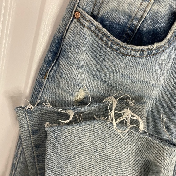 Zara | Highrise Straight Leg Jean With A Raw Hem - Picture 6 of 9